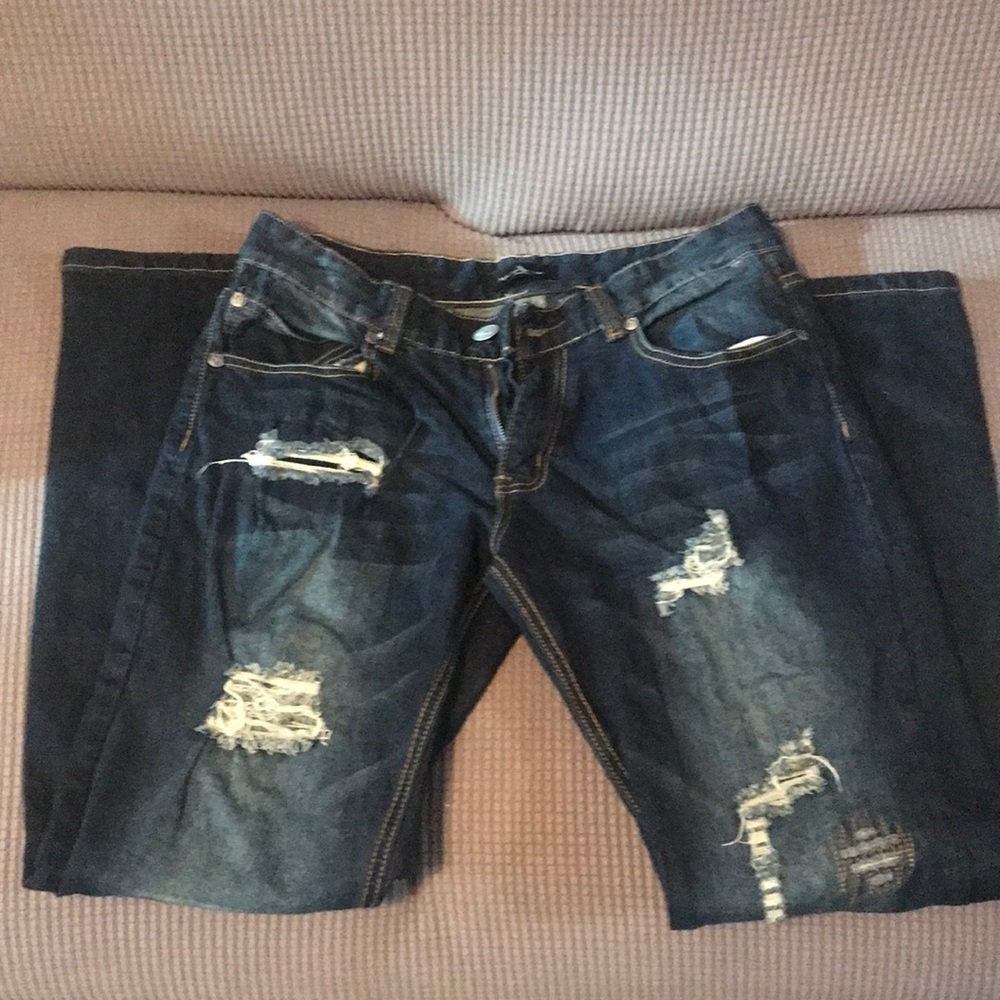 Agile distressed jeans